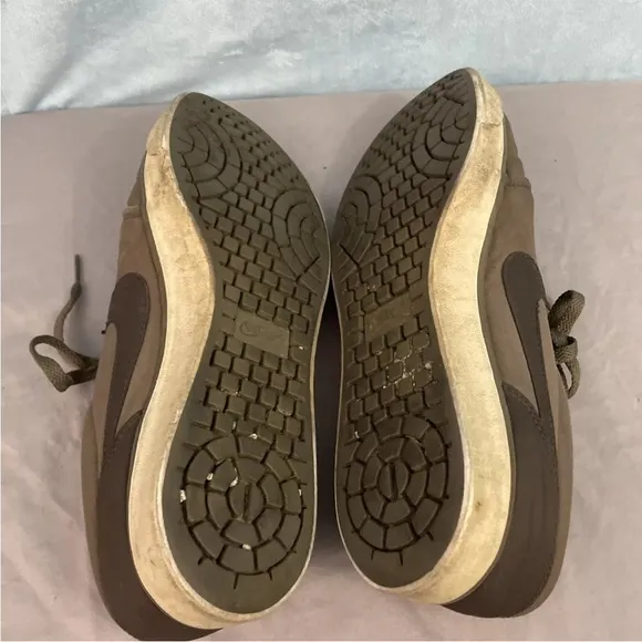 NIKE Shoes Mens 11 Brown Gray Low Top Y2k 2011 Athletic Sneakers 11 443687-200