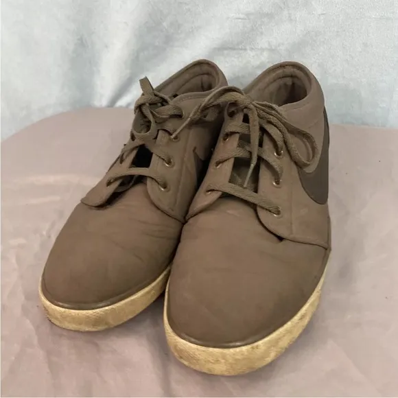 NIKE Shoes Mens 11 Brown Gray Low Top Y2k 2011 Athletic Sneakers 11 443687-200