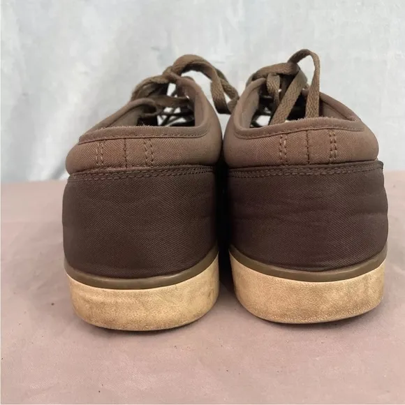 NIKE Shoes Mens 11 Brown Gray Low Top Y2k 2011 Athletic Sneakers 11 443687-200