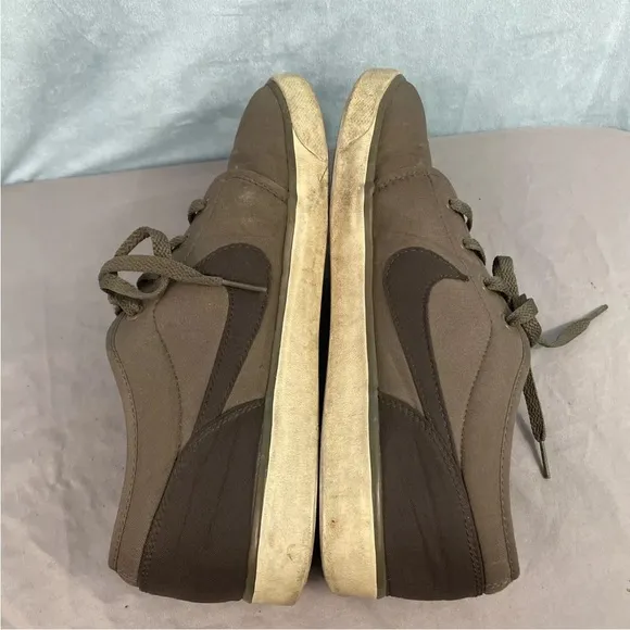 NIKE Shoes Mens 11 Brown Gray Low Top Y2k 2011 Athletic Sneakers 11 443687-200