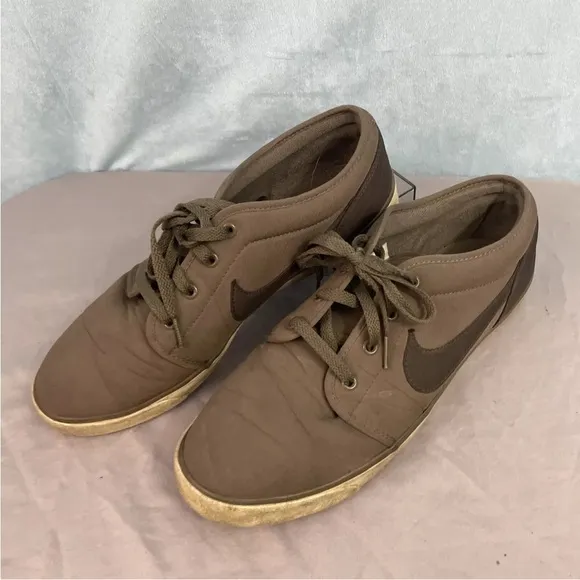 NIKE Shoes Mens 11 Brown Gray Low Top Y2k 2011 Athletic Sneakers 11 443687-200