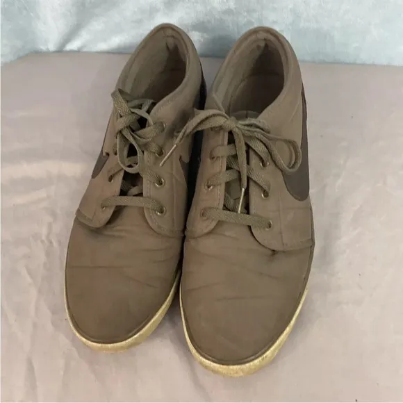 NIKE Shoes Mens 11 Brown Gray Low Top Y2k 2011 Athletic Sneakers 11 443687-200