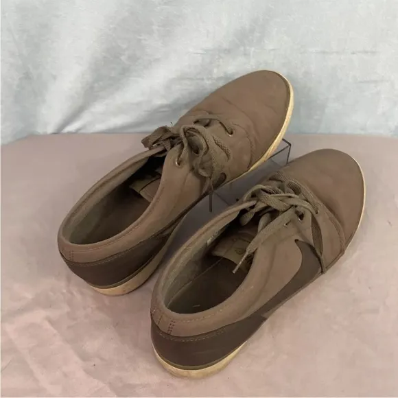 NIKE Shoes Mens 11 Brown Gray Low Top Y2k 2011 Athletic Sneakers 11 443687-200