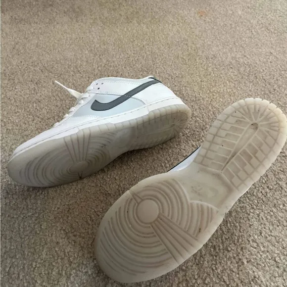 Nike shoes ‘reflective swoosh’ Y6, wmns7.5