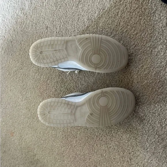 Nike shoes ‘reflective swoosh’ Y6, wmns7.5