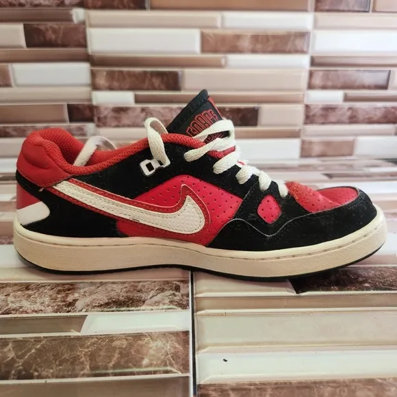 Nike Shoes Youth Size 6Y Son Of Force Red Black Low Top Basketball Sneakers