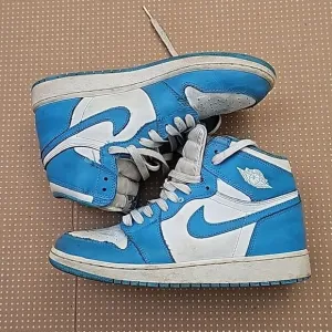 Nike shoes 1 retro high size 7y