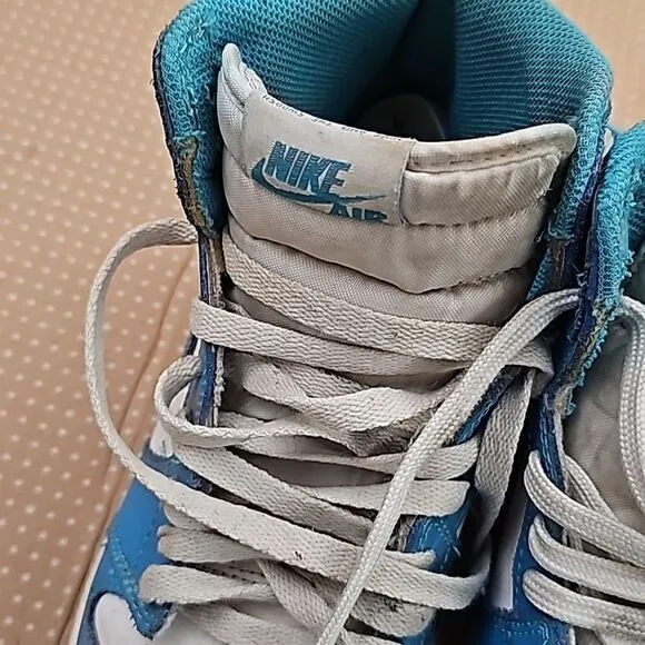 Nike shoes 1 retro high size 7y