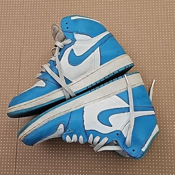 Nike shoes 1 retro high size 7y