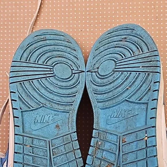 Nike shoes 1 retro high size 7y