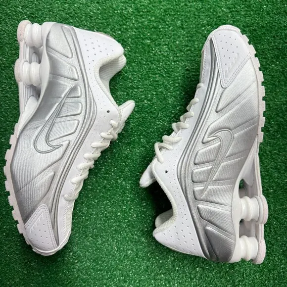 Nike Shox R4 Low Womens Shoes White AR3565-101 VNDS Sz 8.5