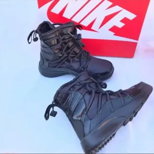 Nike tanjun high rise boots / shoes