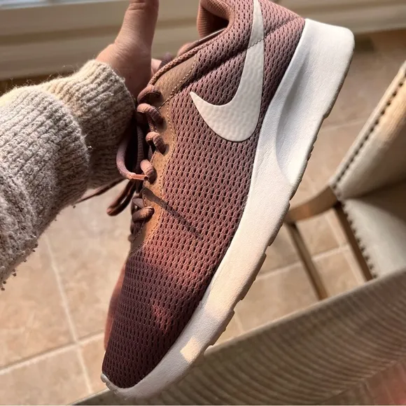 Nike Tanjun Women's Athletic Shoes Sneakers Smoky Mauve Size 10