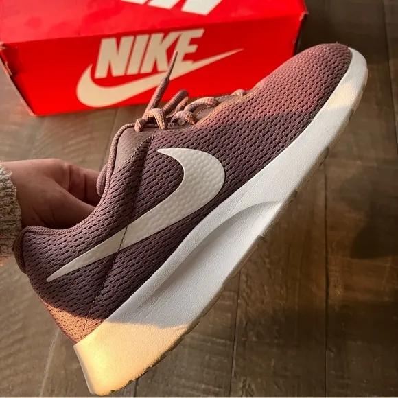 Nike Tanjun Women's Athletic Shoes Sneakers Smoky Mauve Size 10