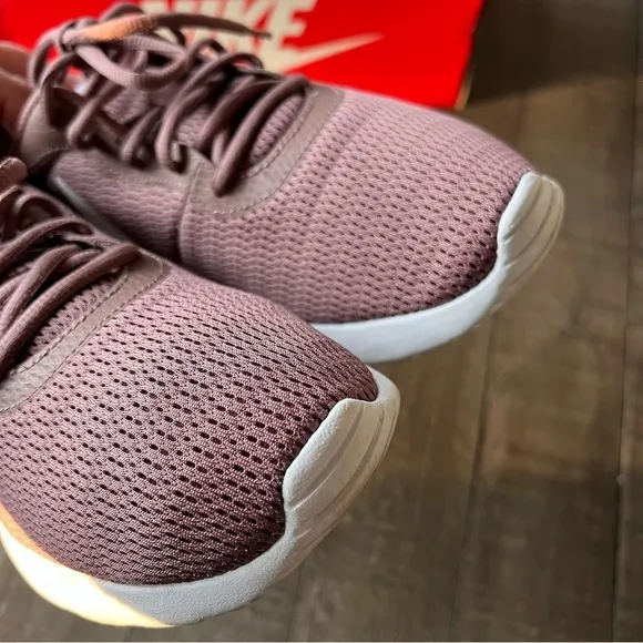 Nike Tanjun Women's Athletic Shoes Sneakers Smoky Mauve Size 10
