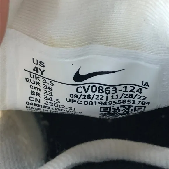 Nike Vapor Pro Tennis Shoes White Black Lightweight Comfort Youth Size 4Y