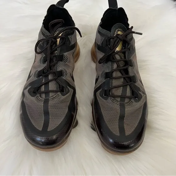 Nike Vapormax AJ2616 004 Black and Gold Lace Up Shoes Youth Size 5.5