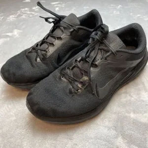 Nike Winflo 10 Running Shoes Sneakers Mens 10.5 Black Lightweight Athletic