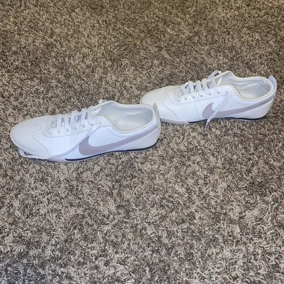Nike women Fivekay in gray and white size 8.5