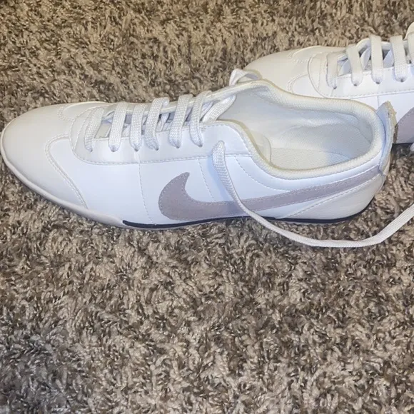 Nike women Fivekay in gray and white size 8.5