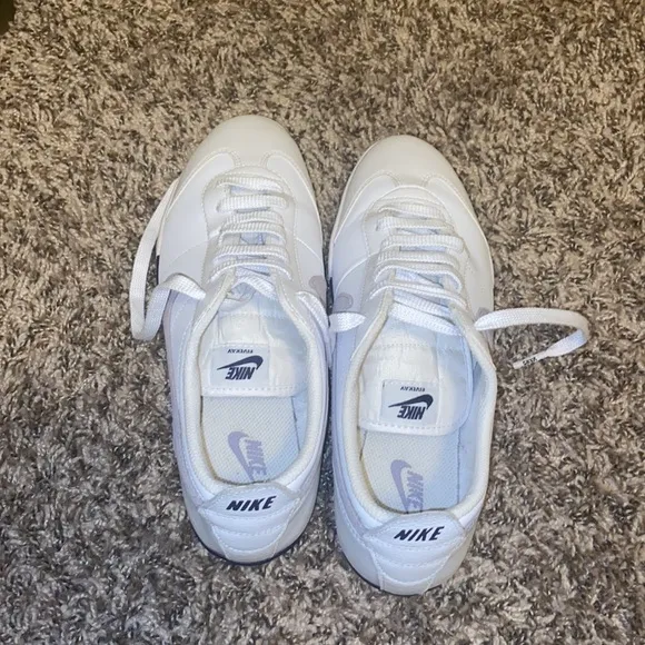 Nike women Fivekay in gray and white size 8.5