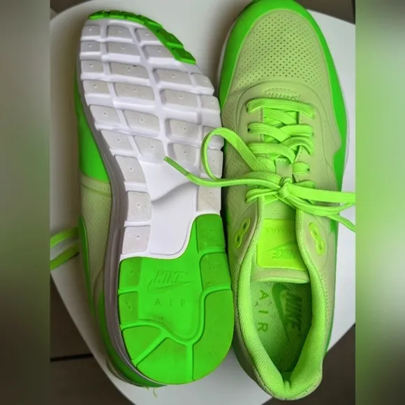 Nike Womens Air Max Neon Green and White Running Shoes 10
