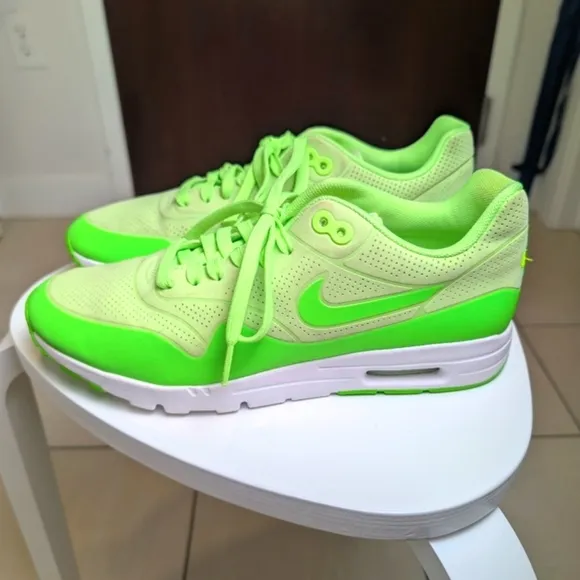 Nike Womens Air Max Neon Green and White Running Shoes 10