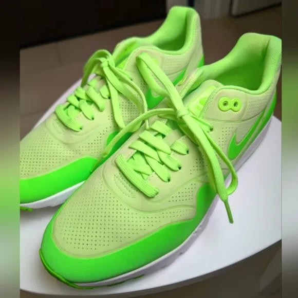 Nike Womens Air Max Neon Green and White Running Shoes 10