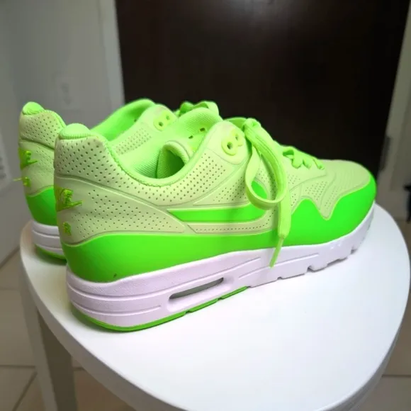 Nike Womens Air Max Neon Green and White Running Shoes 10