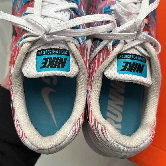 Nike Women's Air Zoom Pegasus 34 LE Multicolor rainbow running sneakers
