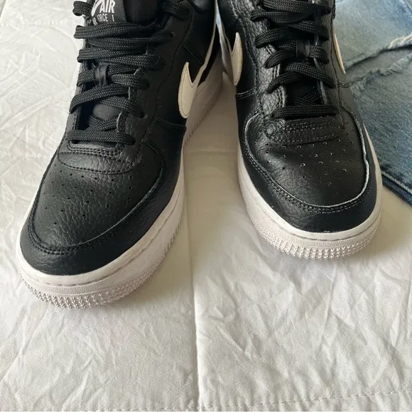 Nike Women’s Black and White‎ Air Force Low Top Shoes Size 6.5