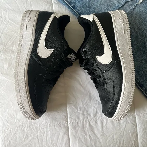 Nike Women’s Black and White‎ Air Force Low Top Shoes Size 6.5