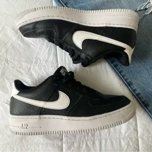 Nike Women’s Black and White‎ Air Force Low Top Shoes Size 6.5