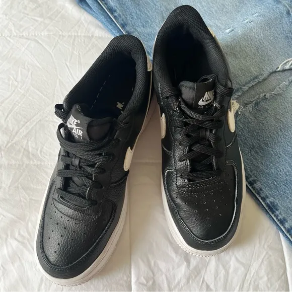 Nike Women’s Black and White‎ Air Force Low Top Shoes Size 6.5