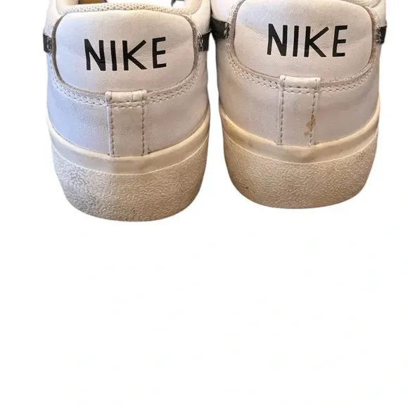 Nike Women's Blazer '77 Low Shoes