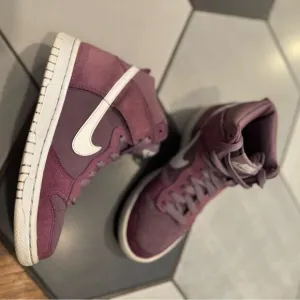 Nike Dunk High GS “Violet Dust/White” Size 3.5y Shoes 308319-500