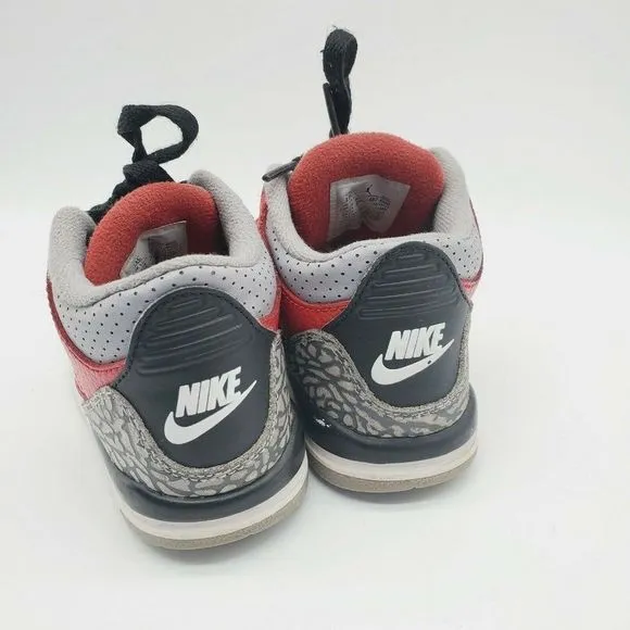 Nike Unisex Kids Low Top Athletic Shoes Size 11C