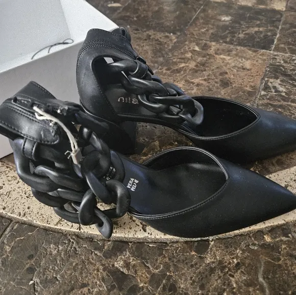 Nila &amp; Nila Black ankle chain zip up pointed toe shoes SZ 36 NWT