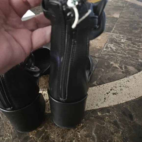 Nila &amp; Nila Black ankle chain zip up pointed toe shoes SZ 36 NWT