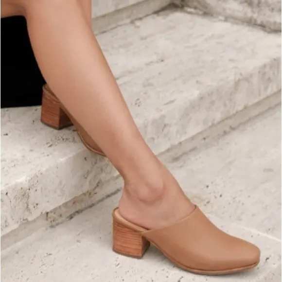 NISOLO All-Day Heeled Mule Almond Size 9