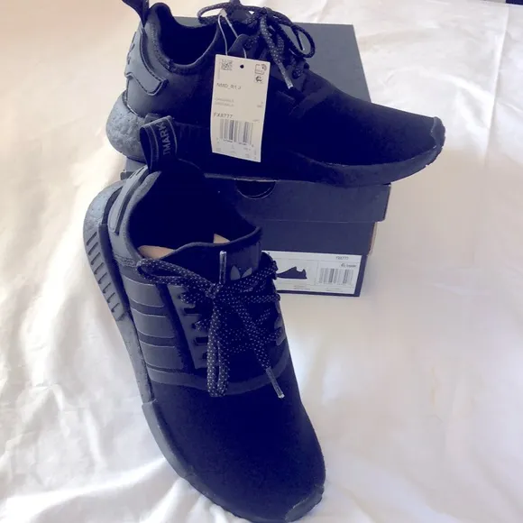 NMD R1 j kids original Adidas sneaker, size 6 1/2, FX8777 all black, new.