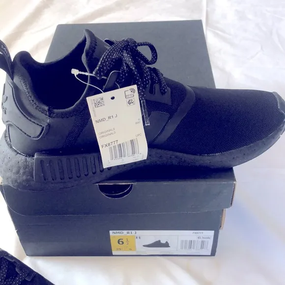 NMD R1 j kids original Adidas sneaker, size 6 1/2, FX8777 all black, new.