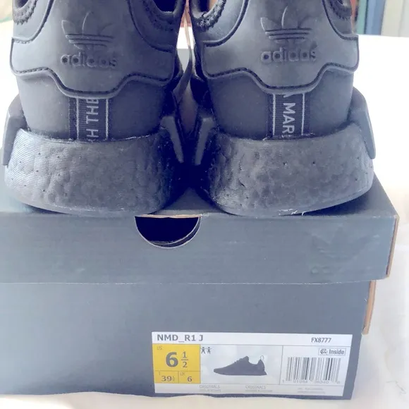 NMD R1 j kids original Adidas sneaker, size 6 1/2, FX8777 all black, new.