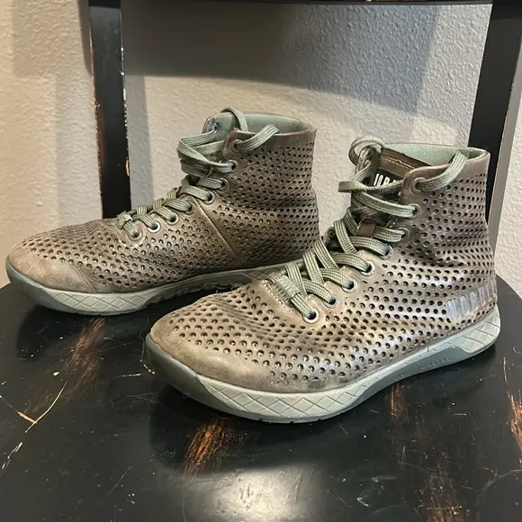 NOBULL TRAINER HIGH- TOP SHOES unisex.