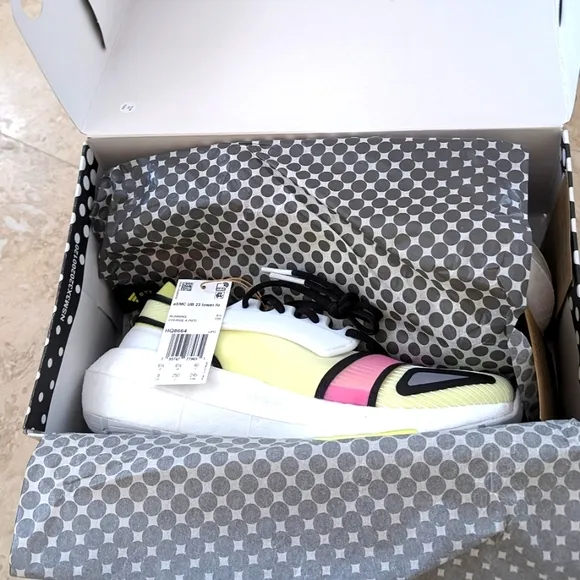 NWB ADIDAS BY STELLA McCARTNEY ULTRA BOOST LIGHT WOMEN SHOES