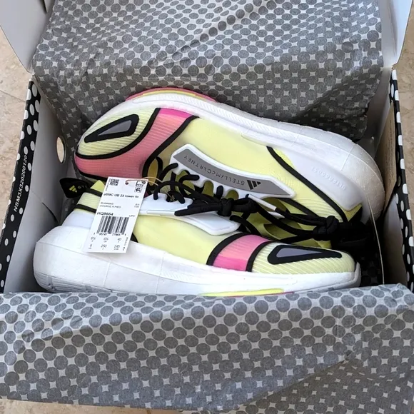 NWB ADIDAS BY STELLA McCARTNEY ULTRA BOOST LIGHT WOMEN SHOES