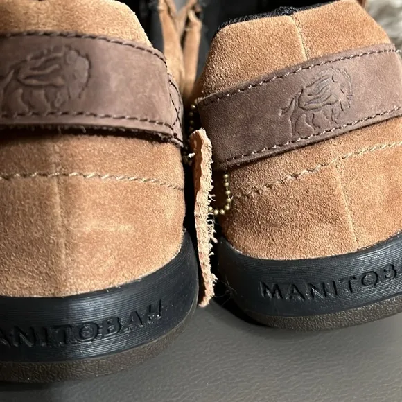 NWOB $150 MANITOBAH MEN'S MAKWA SLIP-ON BUNGEE LOOP SHOES - OAK