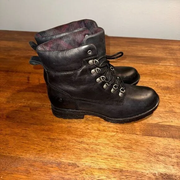 NWOB Born Codi Lace Up Waterproof Boots