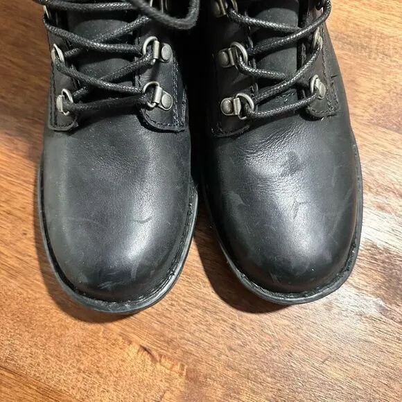 NWOB Born Codi Lace Up Waterproof Boots