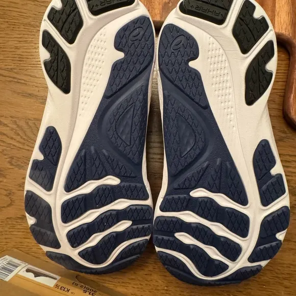 NWOT ASICS Kids Gel-Kayano Boys 1.5 - Size OOS online!
